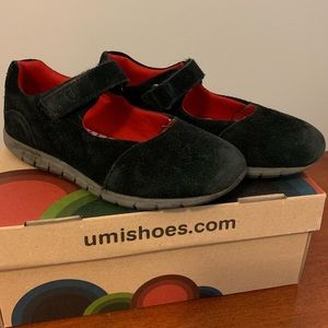 UMI Chelsea black Mary Jane sneaker size 29 / 11.5